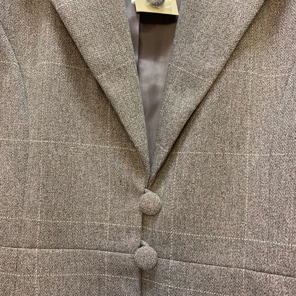 Women’s Jacket - Picture 2 of 5